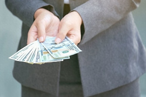 在抖音和快手发图文作品赚钱吗